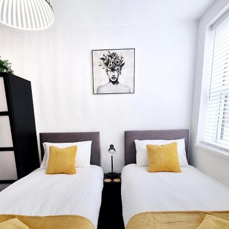 Stylish 2 Bed Apartment With Free Parking, Wifi Κόλτσεστερ Εξωτερικό φωτογραφία